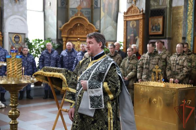 Молебен за воинов Росгвардии состоялся в московском храме Георгия Победоносца на Поклонной горе 