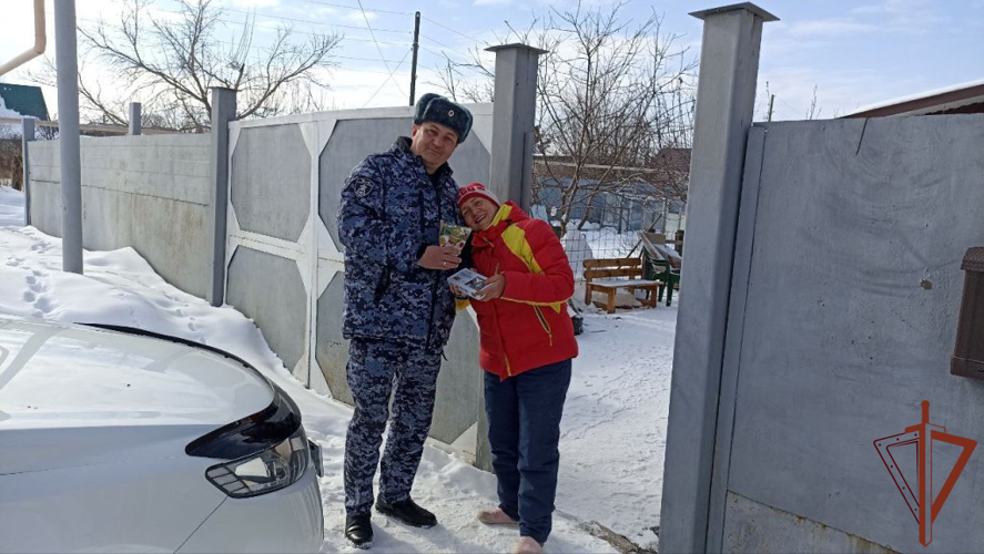 С 8 марта поздравили женщин в Уральском округе Росгвардии 