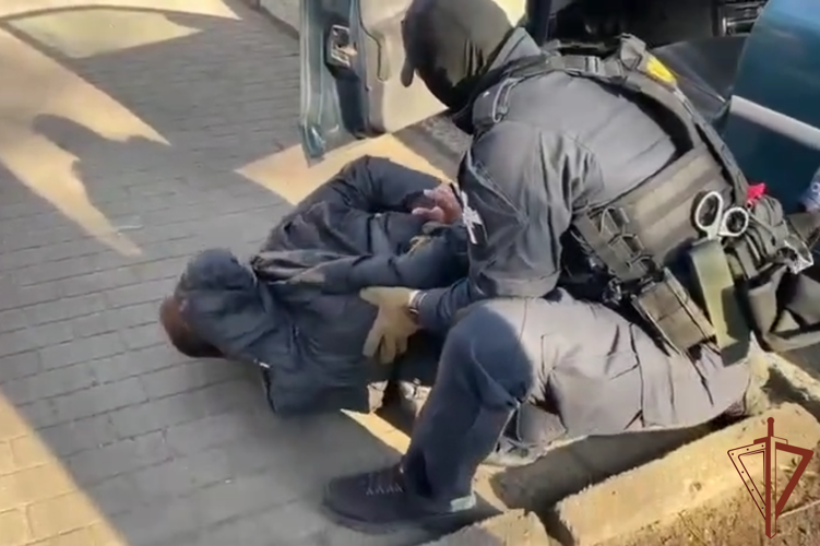 Подозреваемый в незаконном обороте наркотиков задержан при содействии ОМОН Росгвардии в Калининградской области (видео)
