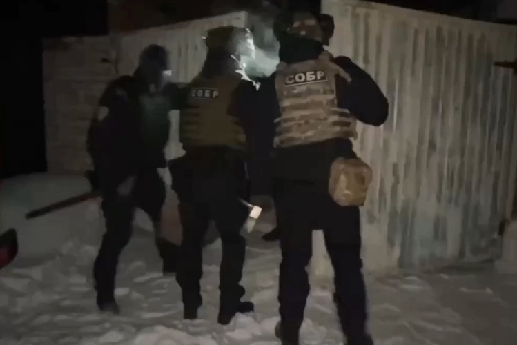 При силовой поддержке СОБР Росгвардии в Алтайском крае задержан подозреваемый в убийстве 22-летней давности (видео)