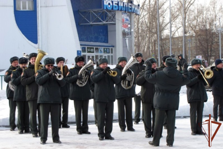 В регионах Сибири росгвардейцы приняли участие в военно-патриотических мероприятиях для молодежи