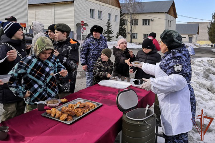 Мероприятия по патриотическому воспитанию молодежи провели росгвардейцы в городах Сибири