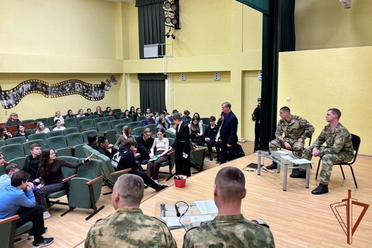 Уроки мужества и дни открытых дверей провели росгвардейцы в Сибирском федеральном округе