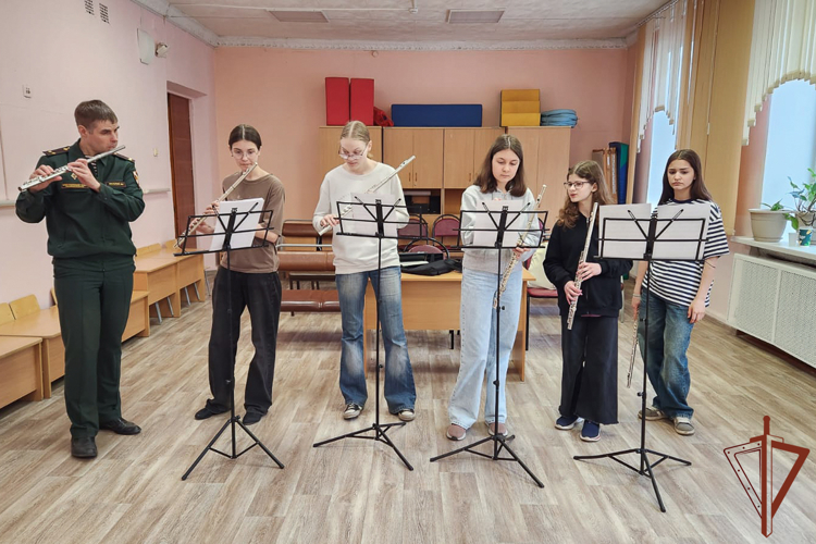 Музыкально-патриотические мероприятия прошли в Уральском округе Росгвардии