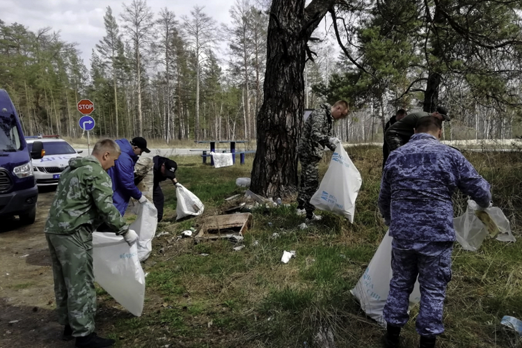 Росгвардейцы на Урале присоединились ко Всероссийской экологической акции