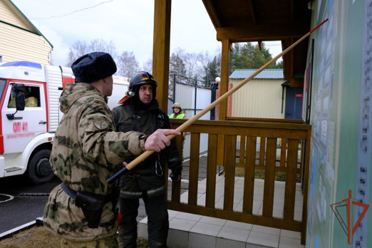Совместное пожарно-тактическое учение Росгвардии и МЧС прошло в Центральном округе Росгвардии