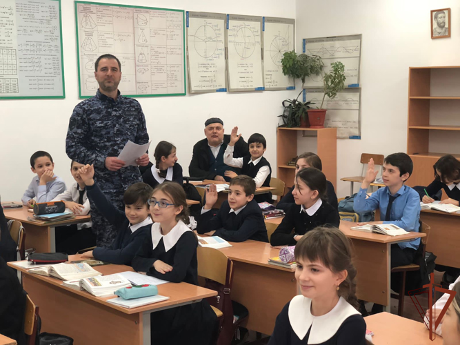 Патриотические мероприятия для молодежи проводят представители Росгвардии на Северном Кавказе