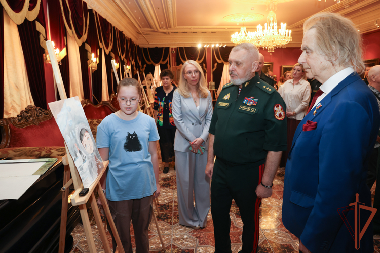 В Галерее Александра Шилова открылась выставка рисунков кадет и детей росгвардейцев, посвященная 80-летию Победы в Великой Отечественной войне (видео)