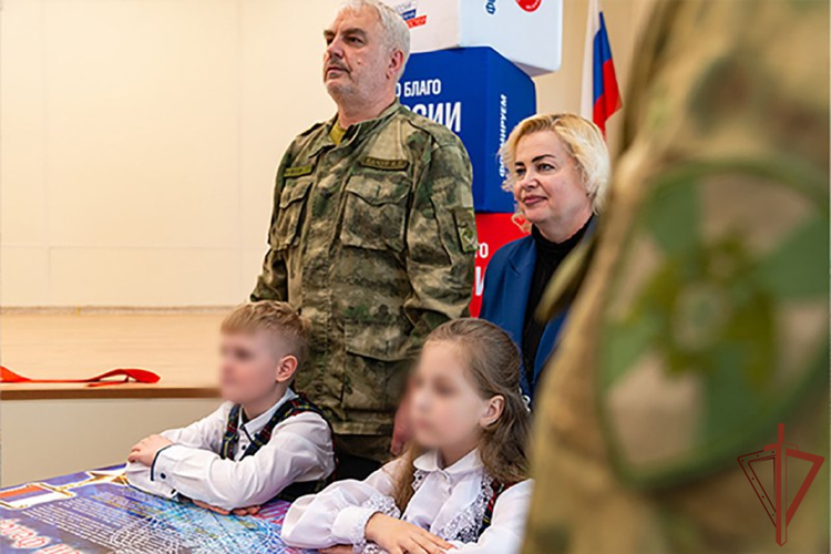 В одной из школ Херсонской области в память об офицере спецподразделения Росгвардии открыта «Парта Героя» (видео) 