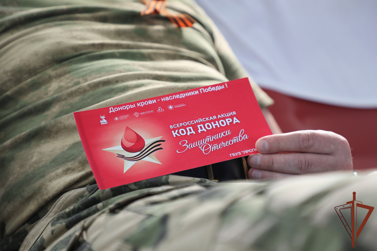 Росгвардейцы в ЛНР приняли участие во Всероссийской акции «Код донора. Защитники Отечества» (видео)