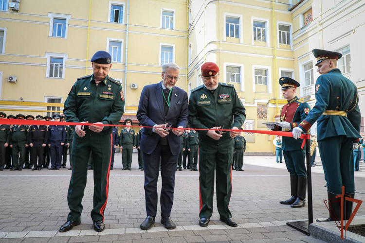 Заместитель директора Росгвардии открыл мемориал «Защитникам Ленинграда» в штабе Северо-Западного округа Росгвардии