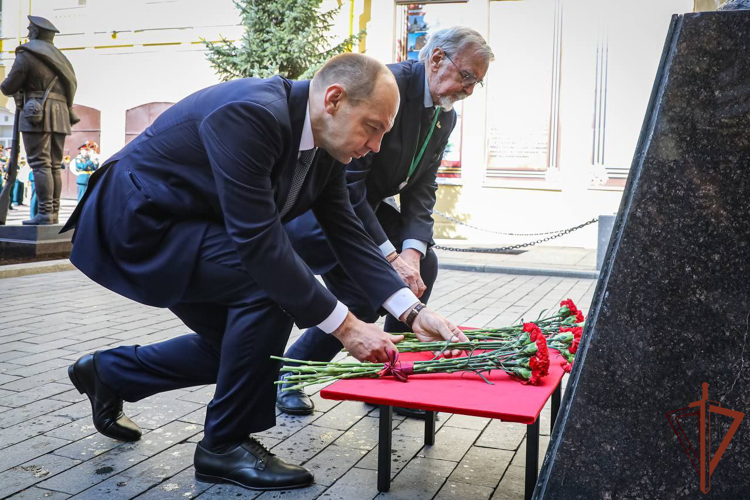 Заместитель директора Росгвардии открыл мемориал «Защитникам Ленинграда» в штабе Северо-Западного округа Росгвардии