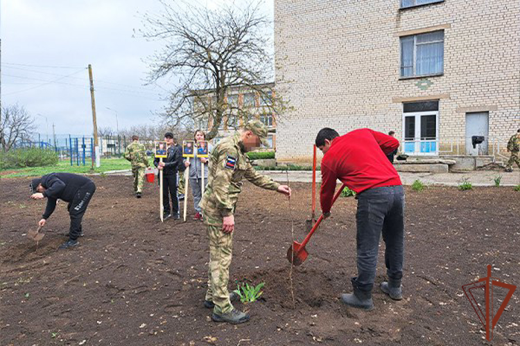 Росгвардейцы проводят патриотические мероприятия с подростками в Херсонской и Запорожской областях