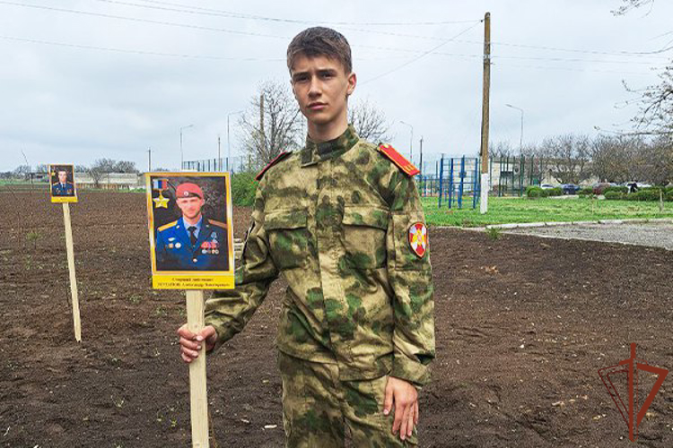 Росгвардейцы проводят патриотические мероприятия с подростками в Херсонской и Запорожской областях