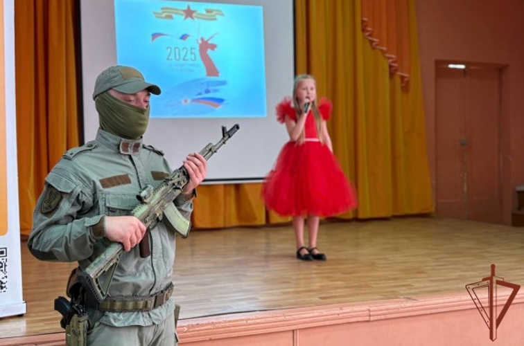 Представители Росгвардии приняли участие в церемонии открытия «Парты Героя» в ярославской школе