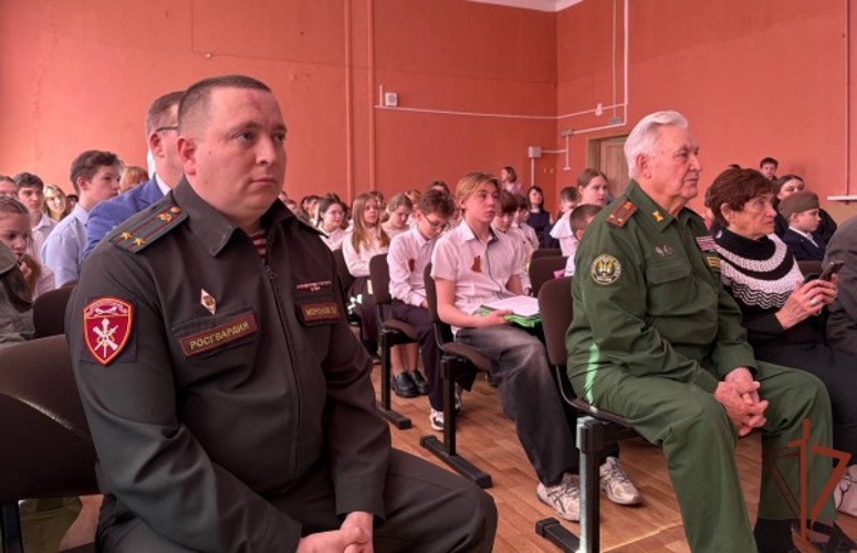 Представители Росгвардии приняли участие в церемонии открытия «Парты Героя» в ярославской школе
