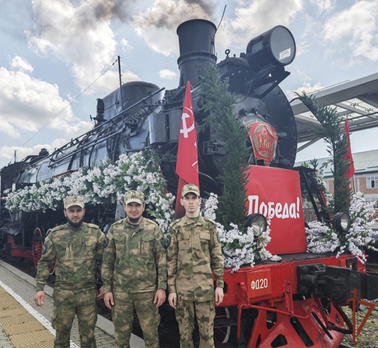 Росгвардейцы участвуют во встрече ретро-поезда «Победа» на Северном Кавказе