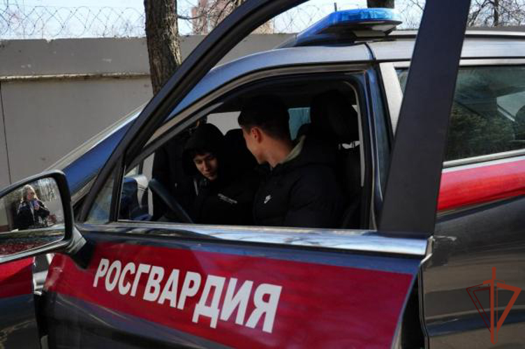 Профориентационные мероприятия проводят росгвардейцы с молодежью в регионах Центральной России