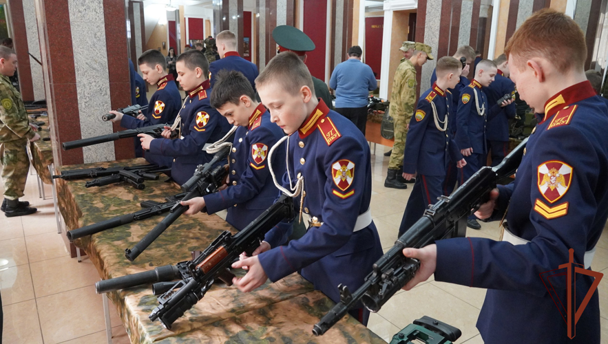 Кадеты Росгвардии встретились с Героем России генерал-майором Александром Белоглазовым (видео)
