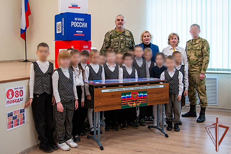 В одной из школ Херсонской области в память об офицере спецподразделения Росгвардии открыта «Парта Героя» (видео) 