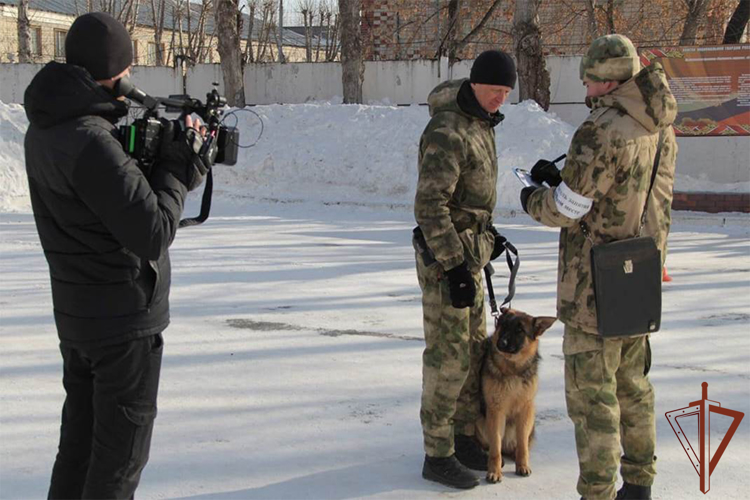 Патриотические мероприятия для подрастающего поколения проводит Росгвардия на Урале