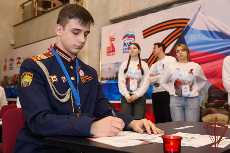 Более 20 тысяч росгвардейцев со всей страны приняли участие в  Международной акции «Диктант Победы-2025» (видео)