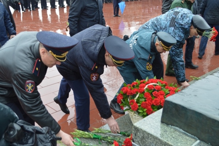 Росгвардейцы Сибири и воспитанники профильных классов участвуют в акциях, посвященных 80-летию Великой Победы