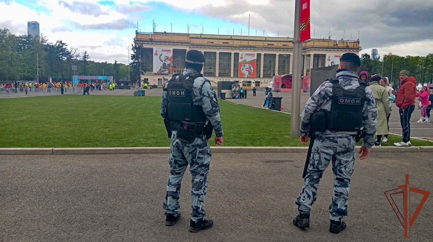 Безопасность проведения Московского полумарафона и праздника Красная горка обеспечили росгвардейцы 