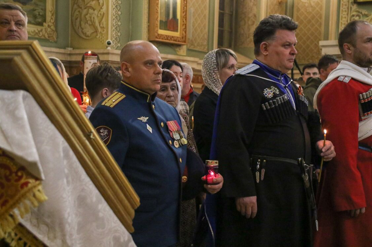 В Ставрополе передали Благодатный огонь командованию Северо-Кавказского округа Росгвардии