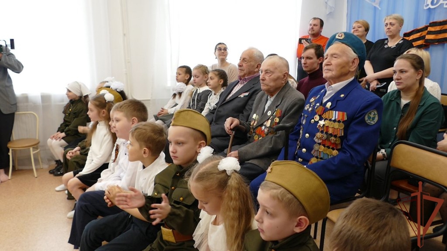 Праздничный концерт для ветеранов Великой Отечественной войны и подрастающего поколения провел оркестр Росгвардии в Томске 