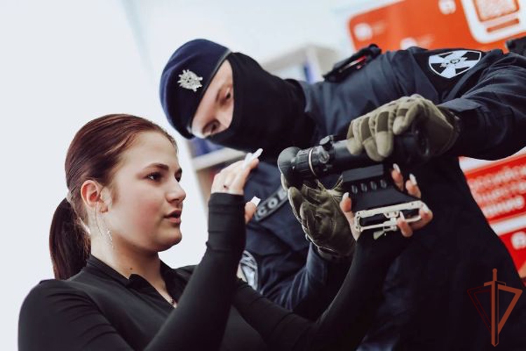 Сотрудники Росгвардии стали участниками молодежного форума в ДНР