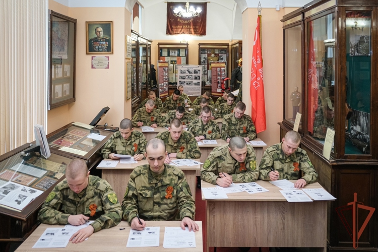 «Диктант Победы» написали росгвардейцы из Санкт-Петербурга и Ленинградской области 