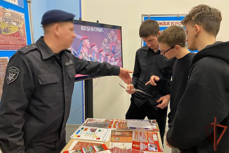 Патриотические встречи провели представители Росгвардии с уральской молодежью