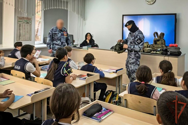 Росгвардия провела патриотические встречи и мастер-классы для юных патриотов в городах Сибири