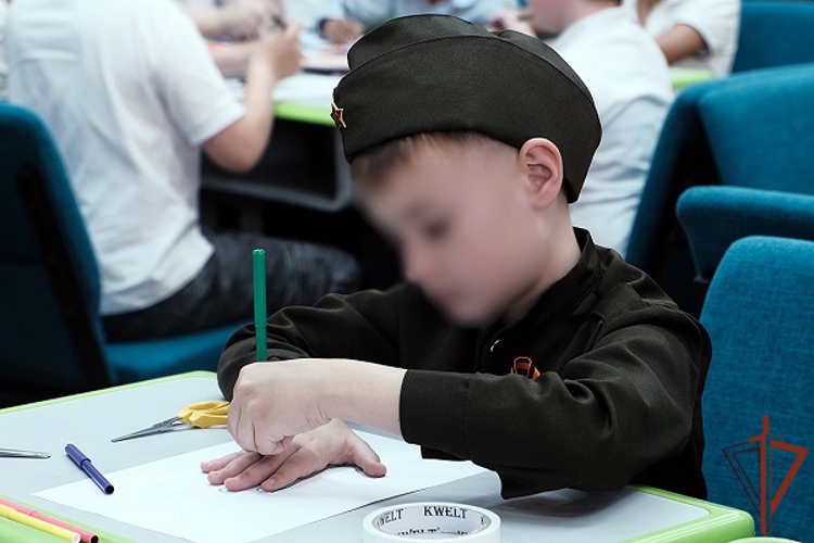 При участии Росгвардии в Мелитополе прошла акция «Голубь Мира  —  Голубь Победы»