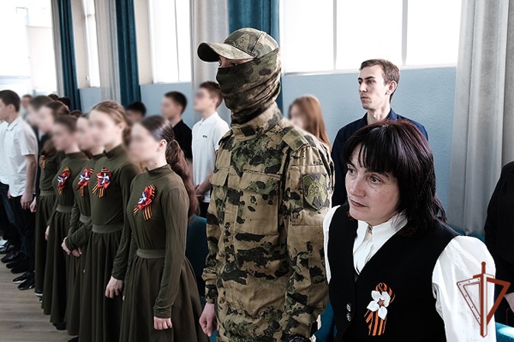 При участии Росгвардии в Мелитополе прошла акция «Голубь Мира  —  Голубь Победы»