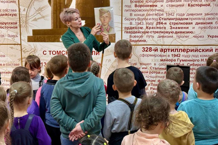 Уроки мужества и экскурсии провели росгвардейцы для молодежи в Сибири