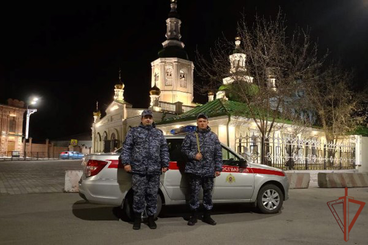 Сотрудники Росгвардии обеспечили охрану общественного порядка во время празднования Пасхи в Сибири
