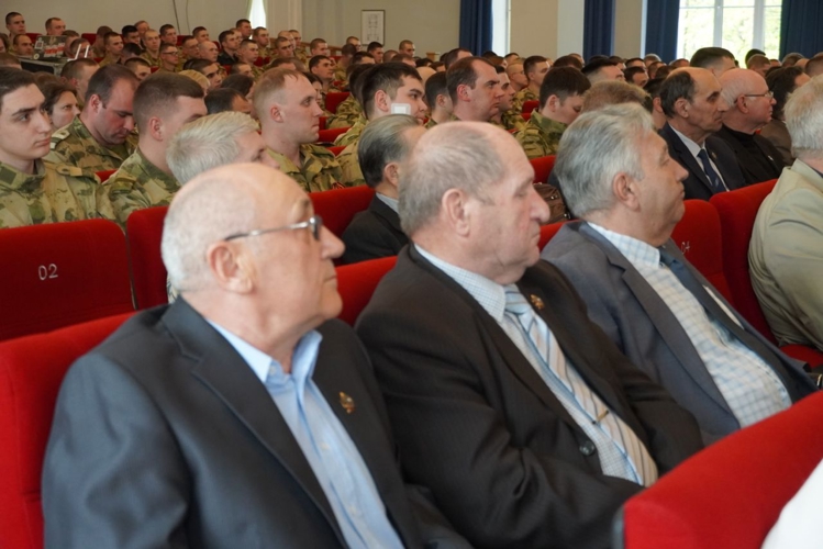 Военнослужащие соединения Центрального округа Росгвардии по охране важных государственных объектов отметили профессиональный праздник