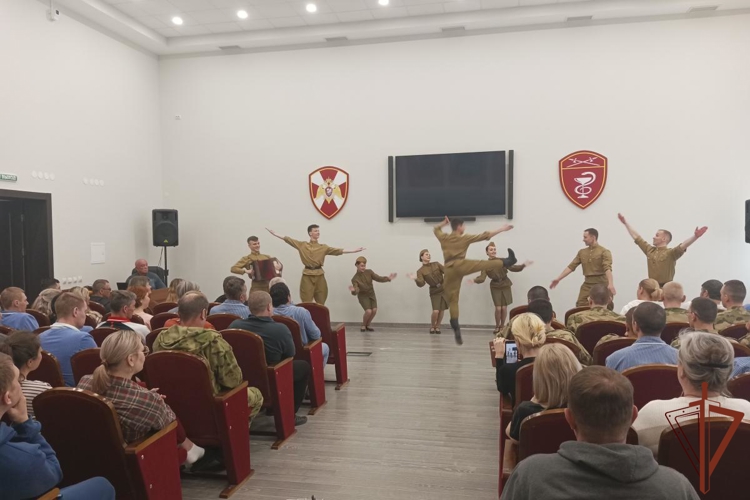 Посвященные Дню Победы концерты прошли в Уральском округе Росгвардии (видео)