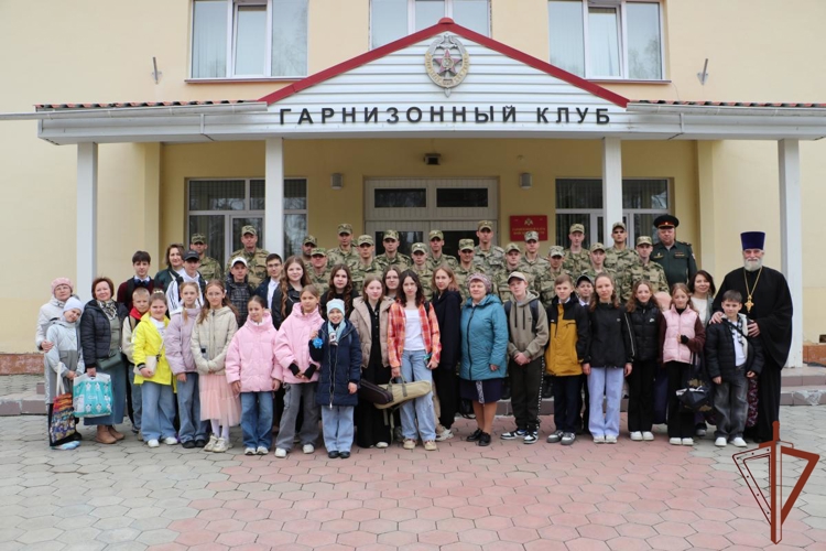 Посвященные Дню Победы концерты прошли в Уральском округе Росгвардии (видео)