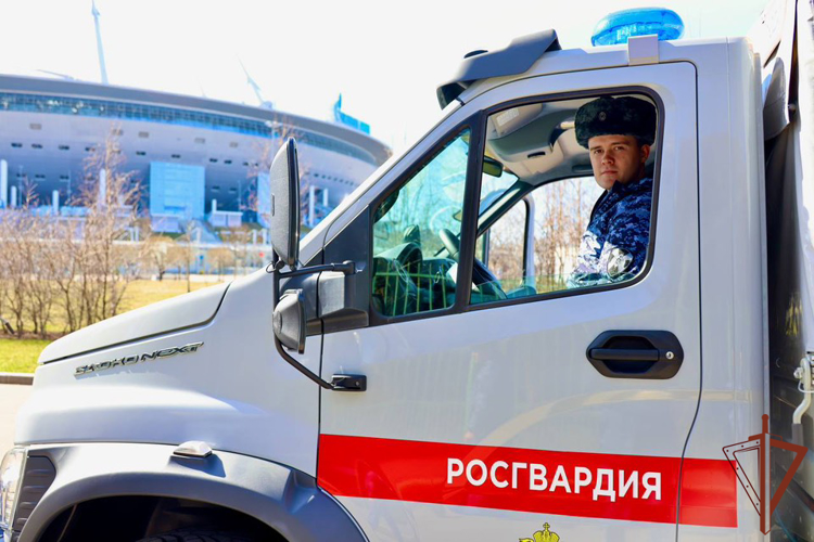 Безопасность футбольного матча РПЛ обеспечили росгвардейцы в Санкт-Петербурге   