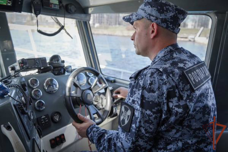 Росгвардейцы приступили к обеспечению безопасности навигации в акваториях Невы и Финского залива (видео)