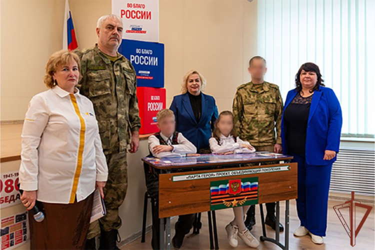 В одной из школ Херсонской области в память об офицере спецподразделения Росгвардии открыта «Парта Героя» (видео) 