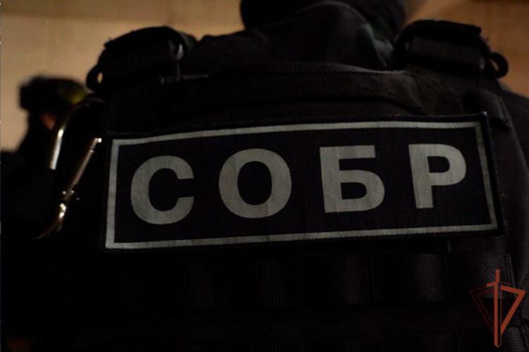 При силовой поддержке спецназа Росгвардии задержан подозреваемый в сбыте крупной партии наркотиков в Омске