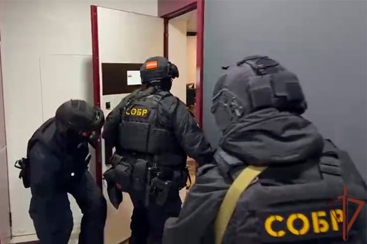 При силовой поддержке СОБР Росгвардии задержаны в ЕАО подозреваемые в незаконном обороте наркотиков