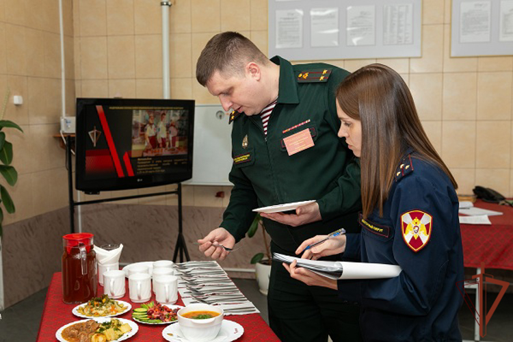 Военные повара Восточного округа Росгвардии соревновались в профессиональном мастерстве 