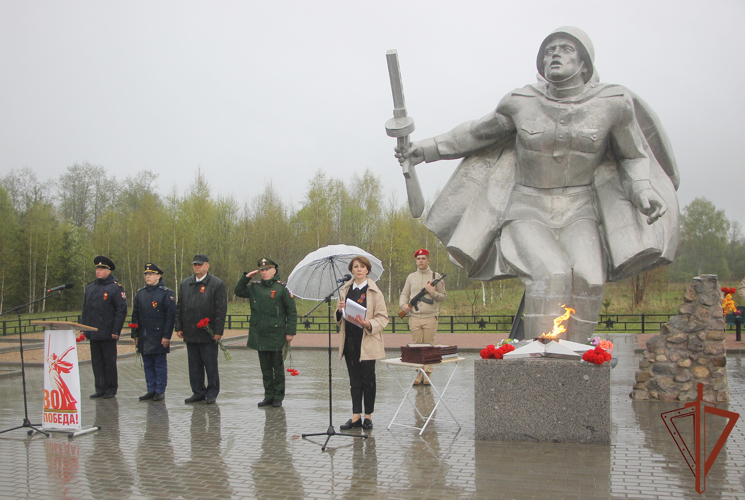 В Новгородской области росгвардейцы приняли участие в перезахоронении красноармейцев