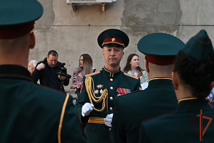Ансамбль и оркестр Сибирского ордена Жукова округа Росгвардии продолжают серии выступлений в преддверии 9 Мая