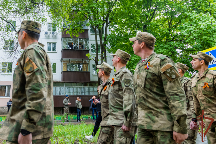 Участников Великой Отечественной войны поздравили росгвардейцы Центрального округа в рамках акции «Парад у дома ветерана» 